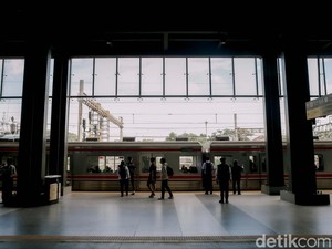 Penumpang KRL Ungkap Ciri-ciri Pria Ngintip di Peron Stasiun Kebayoran