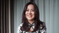 Tante Ernie tak menampik setelah bercerai banyak pria mendekati. Banyak, banyak yang menawarkan sesuatulah, macam-macam yang kayak kamu mau gak sih jadi kayak tempat singgah, bersedia menghidupi tanpa harus kerja. Aku gak mau, ujarnya. (Foto: dok Instagram himynameisernie)