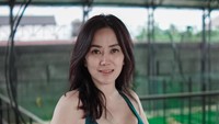 Tante Ernie bahkan mengaku sudah ada yang mengajak menikah. Ada yang ngajak (nikah), orangnya aku suka juga, tapi aku belajar dari pengalaman sebelumnya menikah itu gak sesimpel itu, tuturnya. (Foto: dok Instagram himynameisernie)