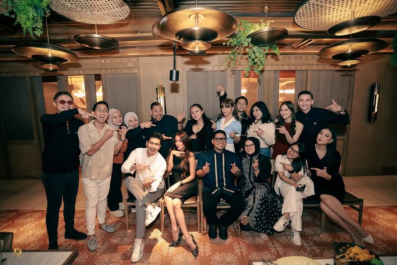 Foto Teuku Ryan dan Olla Ramlan yang jadi sorotan.