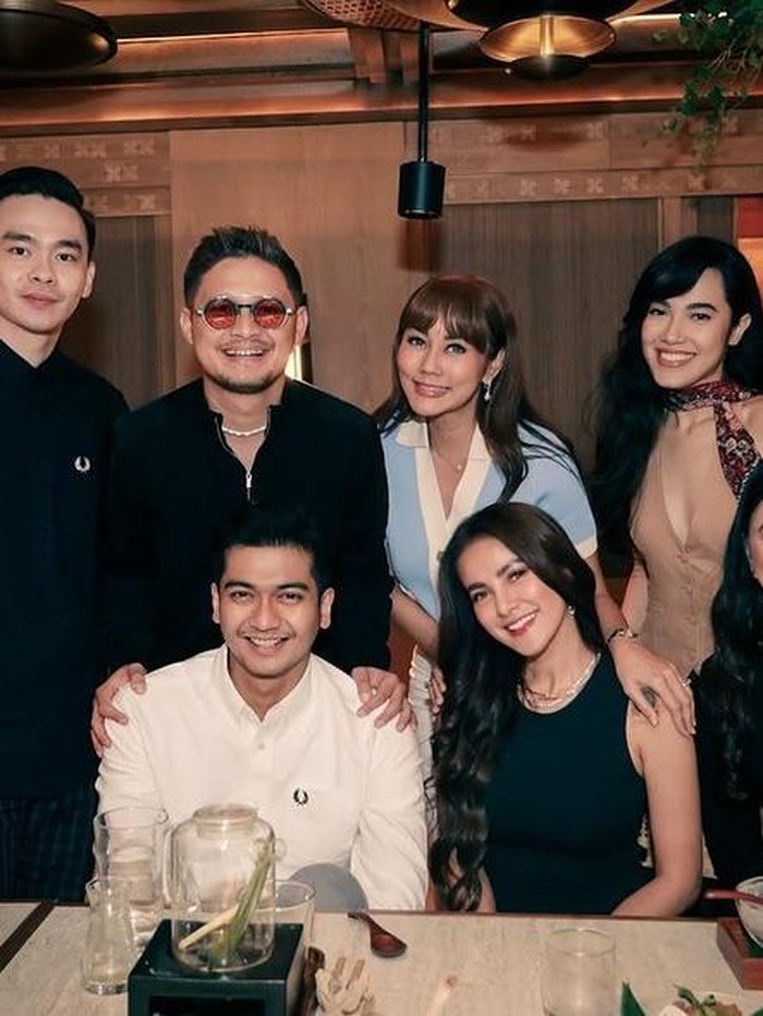 Teuku Ryan Foto Teuku Ryan dan Olla Ramlan yang jadi sorotan.
