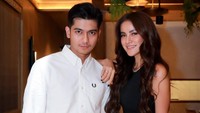 Kedekatan Olla Ramlan dan Teuku Ryan dalam foto ini mencuri perhatian. Komentar dari para sesama selebritas juga semakin bikin netizen penasaran. Foto: dok. Instagram Teuku Ryan dan Brotheralle