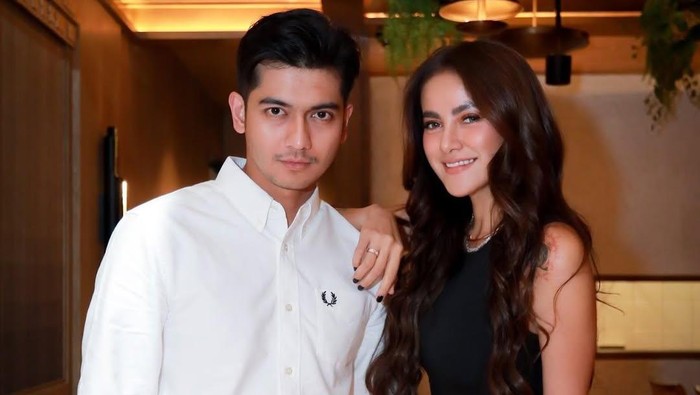Foto Teuku Ryan dan Olla Ramlan yang jadi sorotan.