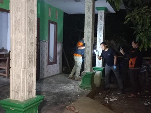 Nenek 92 Tahun Dilempar Bom Ikan di Teras Rumah gegara Dituduh Dukun Santet