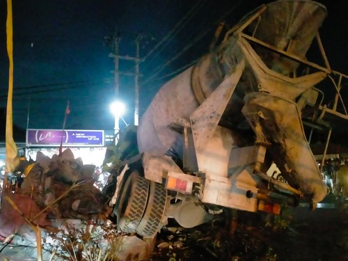Truk molen alami di Jalan Singaraja-Kintamani tepatnya di wilayah Banjar Dinas Pasek, Desa/Kecamatan Kubutambahan, Kabupaten Buleleng, Minggu (29/6/2025). (Polres Buleleng)