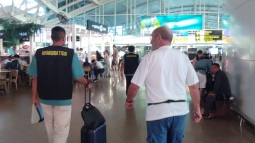 Kantor Imigrasi Singaraja mendeportasi seorang warga negara asing (WNA) berkebangsaan Jerman berinisial HPB (72) karena overstay selama 72 hari.