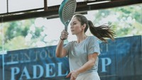 Wulan Guritno memastikan bisa main padel, tapi tak jago banget. (Foto: dok Instagram wulanguritno)
