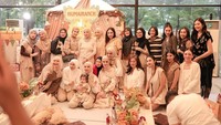 Deretan selebritas yang datang ke acara ulang tahun Humaira, ada Tya Ariestya, Fitri Tropica, Fairuz A Rafiq, dan pastinya bersama anak-anak mereka. Foto: dok. Instagram Zaskia Sungkar
