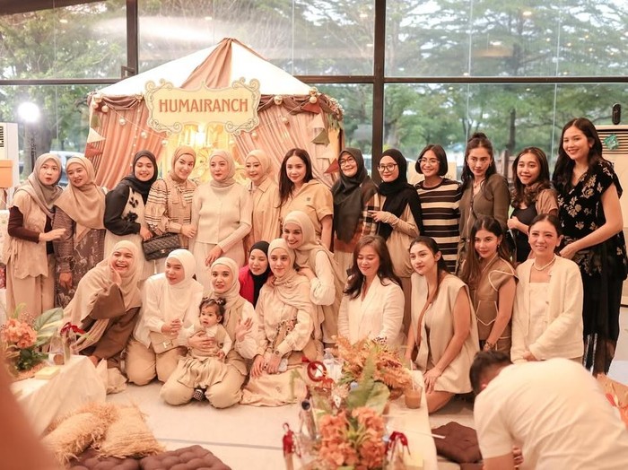 Zaskia Sungkar Zaskia Sungkar rayakan ulang tahun Humaira.