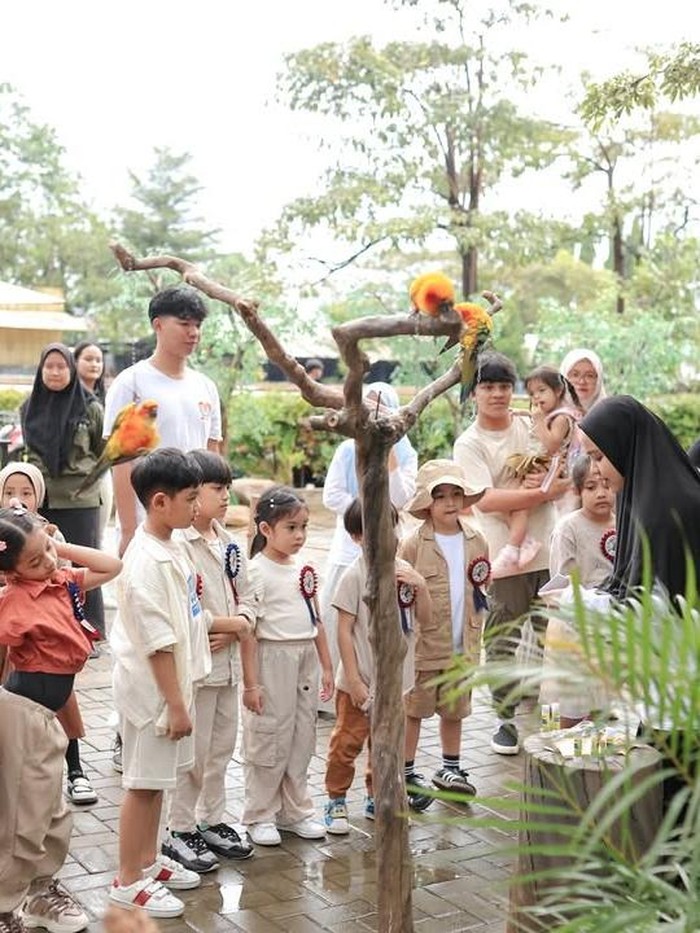 Zaskia Sungkar Zaskia Sungkar rayakan ulang tahun Humaira.