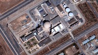 Iran memiliki satu PLTN di Bushehr. Reaktor itu mulai beroperasi pada 2011 dengan bantuan teknologi Rusia, dan Iran berencana menambah reaktor kedua. (Maxar Technologies/Getty Images) 