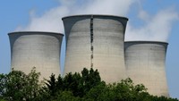 Uni Emirat Arab (UEA) mengoperasikan empat reaktor PLTN di Barakah. UEA menjadi negara Arab pertama yang memiliki PLTN, sedangkan Indonesia masih menargetkan PLTN pertama beroperasi pada 2029–2034. (Romain Doucelin/SOPA Images/LightRocket via Getty Images) 