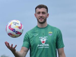 Kiper Baru Persib Adam Przybek Jalani Latihan Perdana