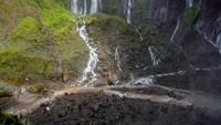Pesona air terjun megah yang dijuluki “Niagara-nya Jawa” ini terus menjadi daya tarik utama, terutama di kalangan wisatawan mancanegara. ANTARA FOTO /Irfan Sumanjaya
