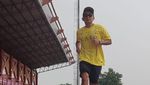 Momen Pria Jakbar Berhasil Finis Half Marathon usai Sempat Lumpuh karena Stroke