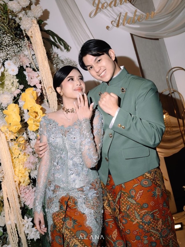 8 Foto Lamaran Brisia Jodie-Jonathan Alden, Tampil Serasi & Romantis