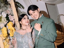 8 Foto Lamaran Brisia Jodie-Jonathan Alden, Tampil Serasi & Romantis