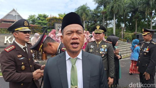 Bupati Bandung Dadang Supriatna
