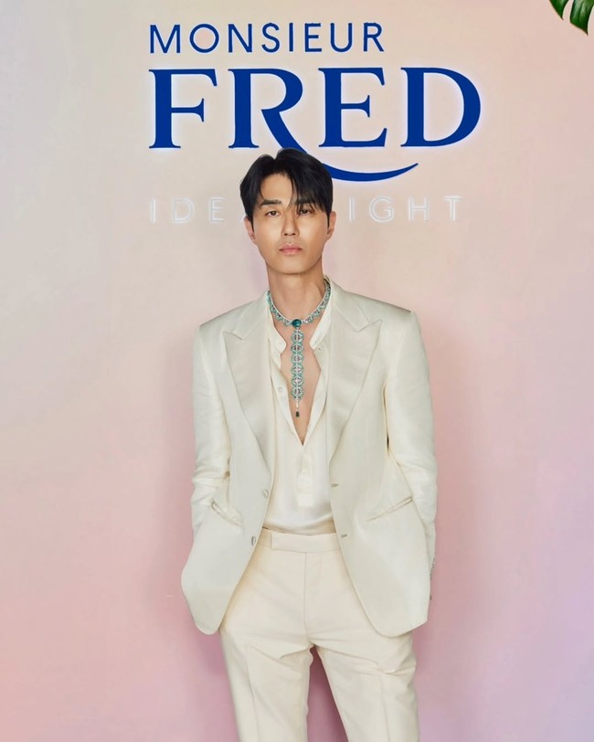 Cha Seung Won telah menjalani kehidupan sulit sejak kecil. Bahkan saat menikahi istrinya di usia 20 tahun, pasangan itu tinggal di sebuah ruangan bawah tanah. Kini bintang drama Korea Our Blues itu bisa memberikan kehidupan yang layak bagi istri dan kedua anak mereka. Foto: dok. Instagram @70csw