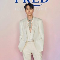 Cha Seung Won telah menjalani kehidupan sulit sejak kecil. Bahkan saat menikahi istrinya di usia 20 tahun, pasangan itu tinggal di sebuah ruangan bawah tanah. Kini bintang drama Korea Our Blues itu bisa memberikan kehidupan yang layak bagi istri dan kedua anak mereka. Foto: dok. Instagram @70csw