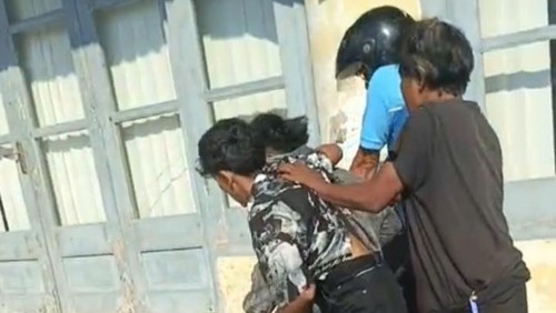 Tangkapan layar video viral perkelahian pemuda di Buleleng, Selasa (24/6/2025).