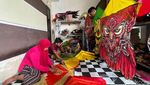 Geliat Perajin Layangan di Mojokerto