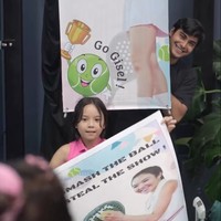 Tak hanya Gempi, pacar berondong Gisel, Cinta Brian juga turut hadir memberi dukungan. Dalam video singkat yang dibagikan Gisel ke akun Instagramnya terlihat kekasih dan putrinya itu kompak memberikan dukungan untuk Gisel. Foto: Instagram/@gisel_la
