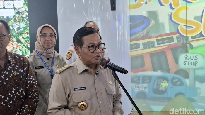 Gubernur DKI Jakarta Pramono Anung menepati janji kampanyenya dengan menaikkan operasional Dasa Wisma (Dawis) menjadi Rp 750 ribu per bulan. (Belia/detikcom)