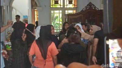 Bendera Kuning dan Suasana Sendu Rumah Duka Hamdan ATT