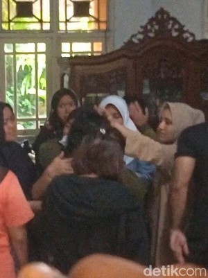 Bendera Kuning dan Suasana Sendu Rumah Duka Hamdan ATT