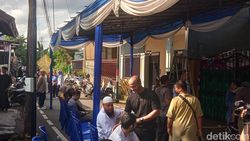Bendera Kuning dan Suasana Sendu Rumah Duka Hamdan ATT