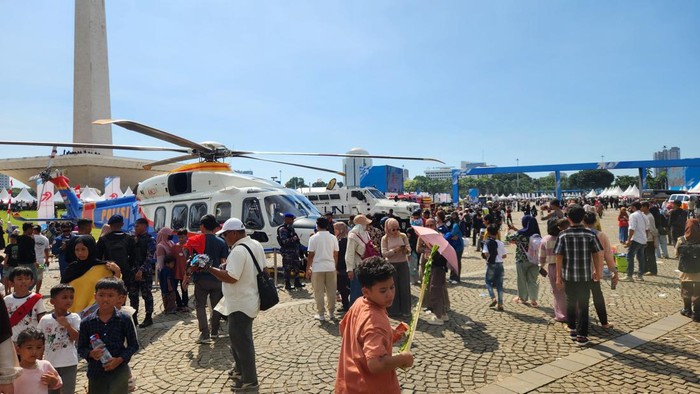 Hari Bhayangkara ke-79 di Monas, Rantis-Helikopter Polri Jadi Rebutan Foto