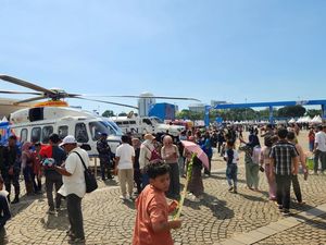 Hari Bhayangkara Ke-79 di Monas, Rantis-Helikopter Polri Jadi Rebutan Foto