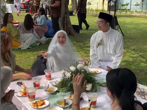 Viral Pernikahan Gen Z Usung Tema Kebun Santai, Ada Mi Instan-Kopi Keliling