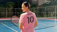 Aktris kelahiran 20 Desember 1967 itu, juga menggemari olahraga tenis. Ira juga sampai serkarang masih aktif di dunia entertainment sebagai aktris. Foto: dok. Instagram Ira Wibowo