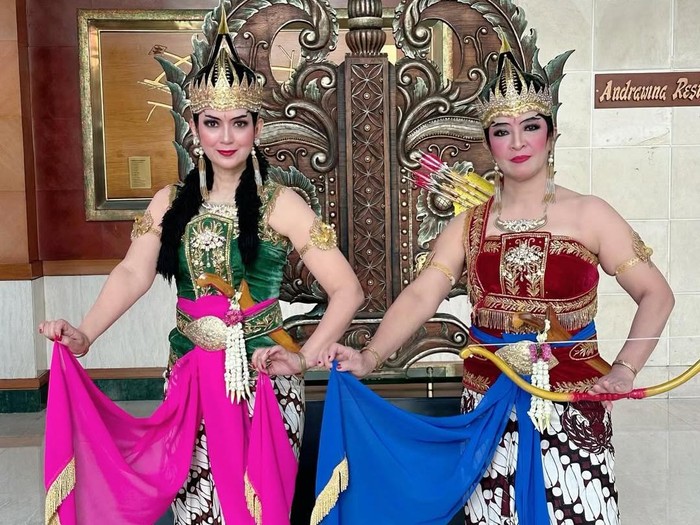 Ira Wibowo Ira Wibowo dan segala kegiatannya.