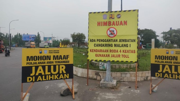 Jembatan Cangkringmalang, Kecamatan Beji, Kabupaten Pasuruan sedang dallam perbaikan