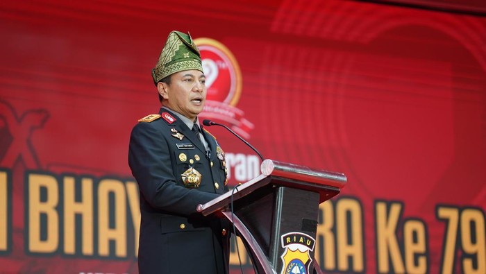 Kapolda Riau Irjen Herry Heryawan menyampaikan Hari Bhayangkara ke-79 menjadi momen untuk kontemplasi dan refleksi. Hal itu ia sampaikan saat syukuran di Balai Serindit Kantor Gubernuran, Kota Pekanbaru, Selasa (1/7/2025).