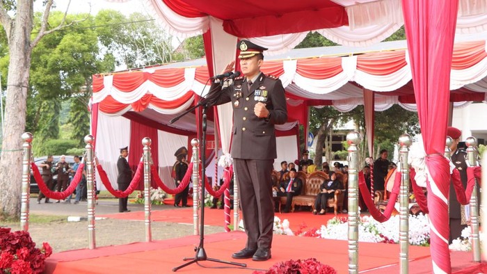 Kapolres Banyuasin, AKBP Ruri Prastowo memimpin upacara HUT Bhayangkara