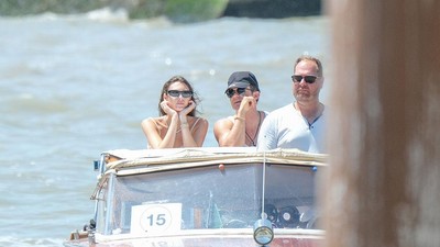 Foto: Kedekatan Pacar DiCaprio dan Orlando Bloom Usai Pesta Mewah Bezos