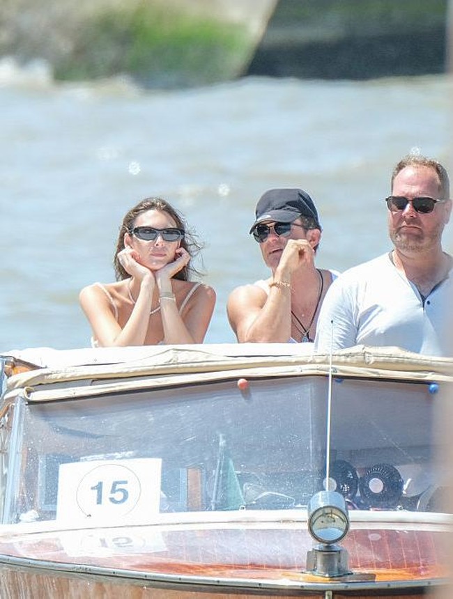 Foto: Kedekatan Pacar DiCaprio dan Orlando Bloom Usai Pesta Mewah Bezos