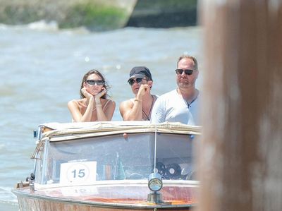 Foto: Kedekatan Pacar DiCaprio dan Orlando Bloom Usai Pesta Mewah Bezos