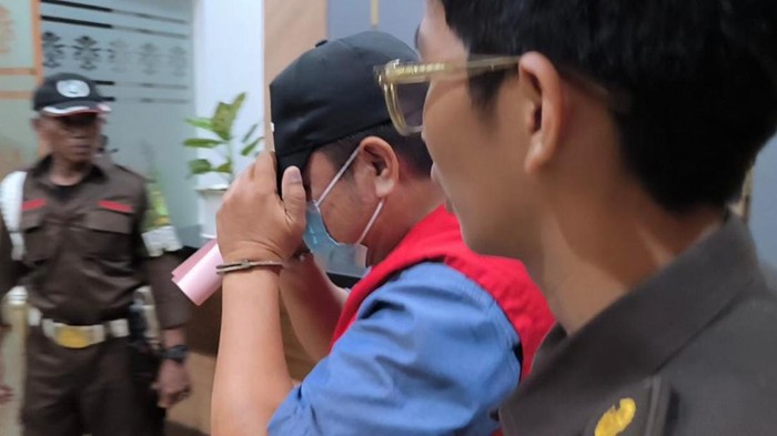 Kejari Maros menetapkan LMH sebagai tersangka baru belanja internet Diskominfo Maros.