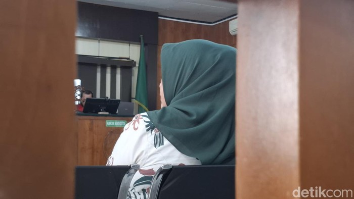 Kepala BPKAD Pekanbaru nonaktif Yulianis diperiksa sebagai saksi kasus korupsi eks Pj Walkot Risnandar cs. (Foto: Dok Raja Adil Siregar).