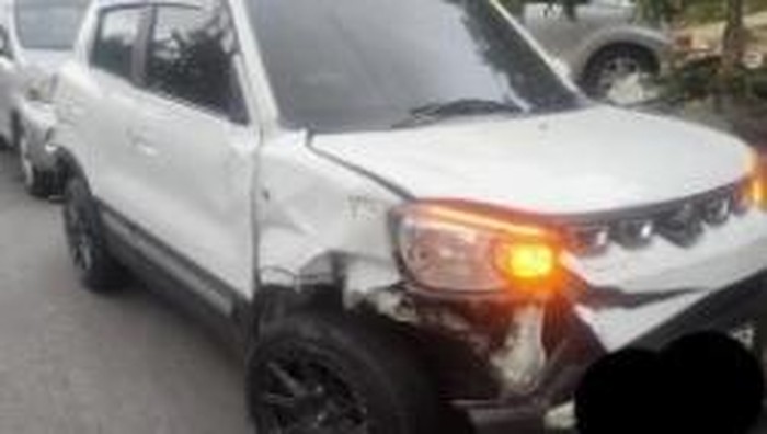 Fortuner yang Disopiri Pak Camat Tabrak Suzuki Ignis hingga Terguling