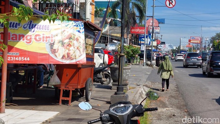 Kondisi trotoar di Cirebon