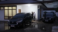 KPK melakukan penggeledahan di Kantor PUPR Provinsi Sumatera Utara dan Kantor sementara Dinas PUPR Sumut dalam tempo kurang lebih enam jam. Foto: ANTARA FOTO/Yudi Manar