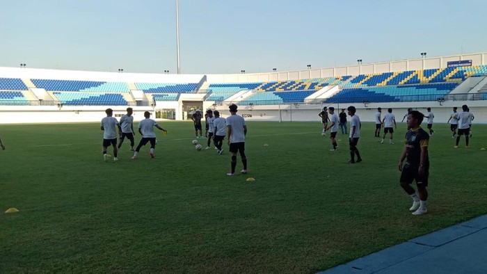 Latihan perdana Persela di Stadion Surajaya Lamongan