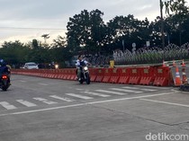 Bahaya! Pemotor Nekat Lawan Arus Terobos U-Turn Dekat Al Jabbar