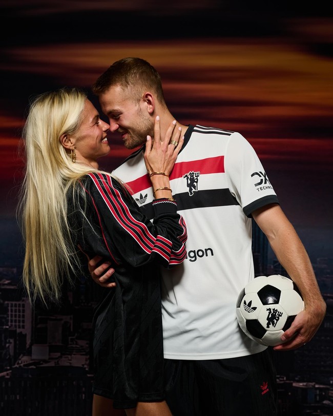 Pernikahan pemain bola Matthijs De Ligt dengan model AnneKee Molenaar dikabarkan sudah berakhir. Kabar tersebut cukup mengejutkan mengingat mereka baru setahun jadi pasangan suami istri. Foto: Instagram @annekeedeligt